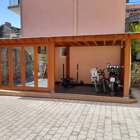 Ankora بيت ضيافة سكرادين